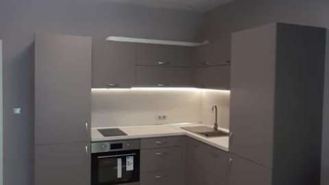 Producția de bucătărie și garderobă în apartament în Bulgaria pentru clienții noștri